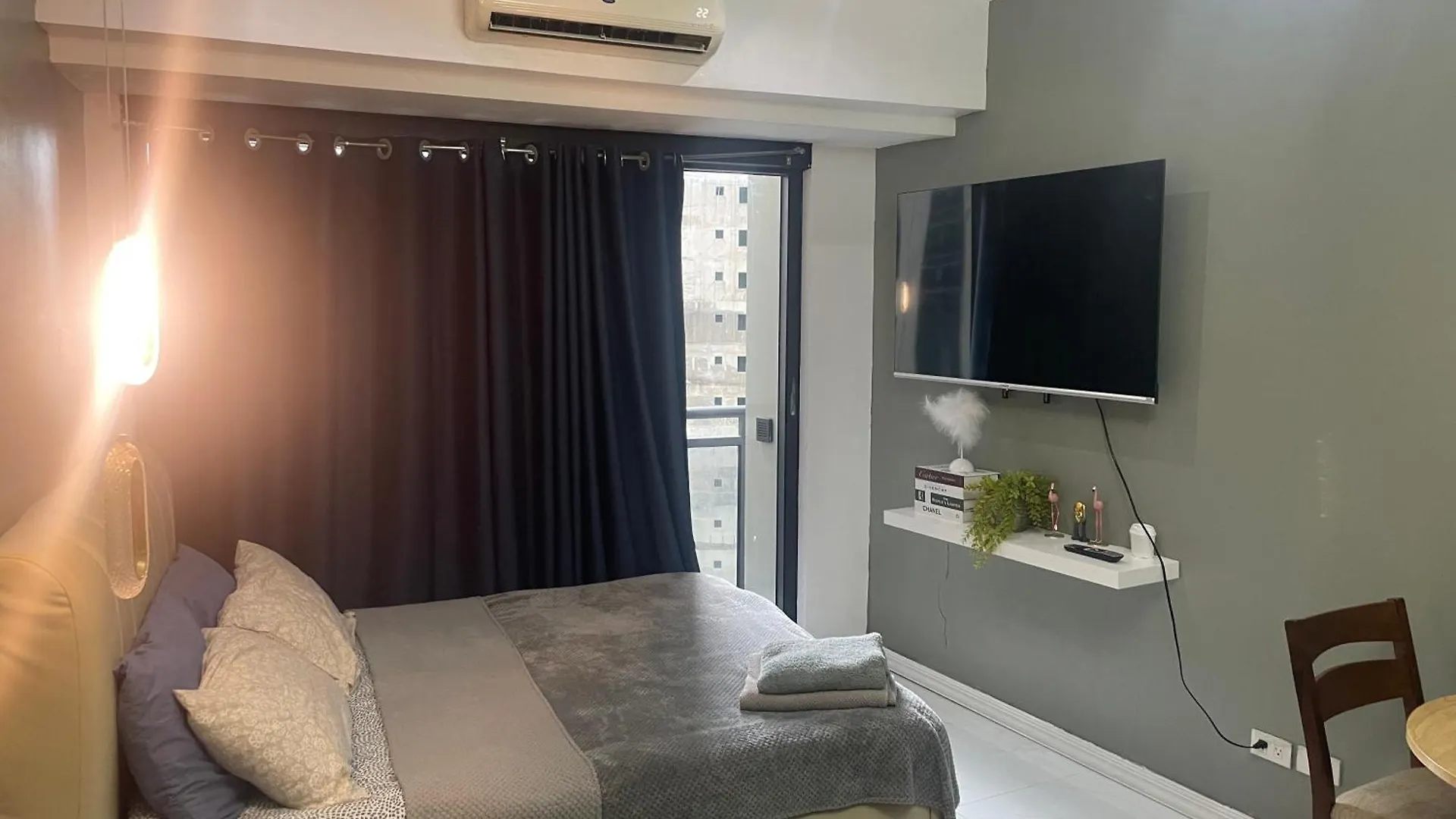 Studio For 4 With Netflix, 55In Tv, 200Mbs Net, In Heart Of Makati Manila Apartment